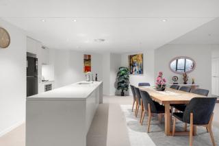 HUGE 3bed 3Bath Skyhigh view - 2