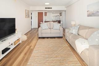 Chevron Sleek Stay with Resort Perks & Views for 6! Optimise BNB - 6