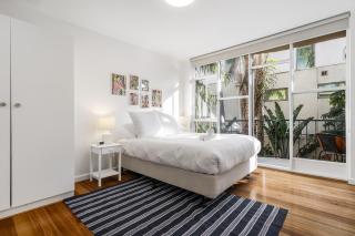 Seaside 1-Bed Stay Near Cafés & Attractions - 9