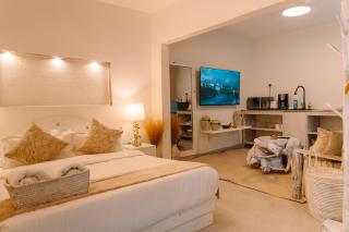 Crème by The Prime Escape - 1