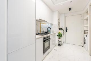 Just Steps Away from Circle Mall, Right Beside a Park, Near Restaurants, Conveniently Close to a Bus Stop, Lumina Vista Residences, Jumeirah Village Circle by Deluxe Holiday Homes - 1