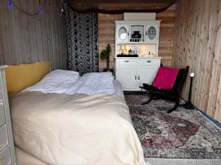 Charming sunlit hideaway with ocean view - Viggja - 3