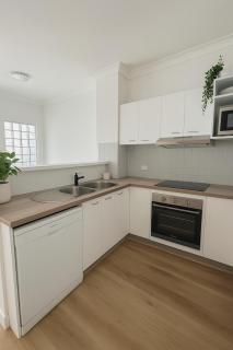 140sqm Modern Teneriffe 2 Bedroom & Balcony - Brisbane - 6
