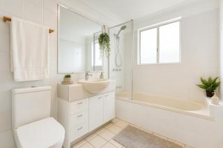 140sqm Modern Teneriffe 2 Bedroom & Balcony - Brisbane - 4