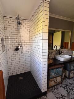 Modern Retreat at Hout Bay Beach - 4