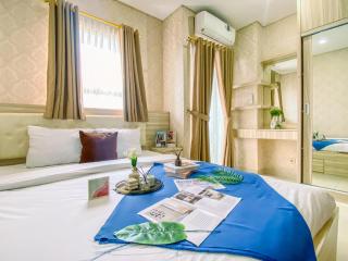 Cozy and Elegant 1BR Apartment at Atlanta Residences By Travelio - Depok - 0