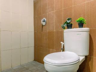 Cozy and Elegant 1BR Apartment at Atlanta Residences By Travelio - Depok - 5