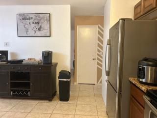 Charming 2 BDR House Close to Beaches & Shopping - 7