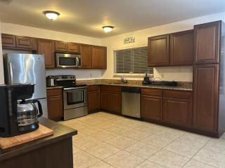 Charming 2 BDR House Close to Beaches & Shopping - 5