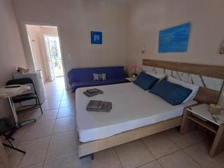 La MER Rooms Peraia - 8