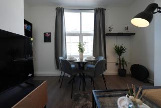 Cozy Urban Escape 2BR near Greenwich & Deptford - 4