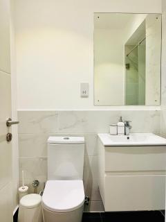 Elegant & Luxurious Embassy Gardens, APTs, Cantonments - Accra - 3
