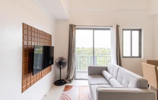 Elegant Stylish with Balcony 2BR Unit - 0