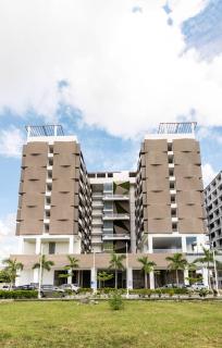 Chic Haven & Classy 2 Bedroom with Balcony - 2