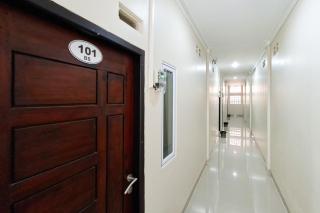 Sans Hotel Bliss Pekanbaru - - 1