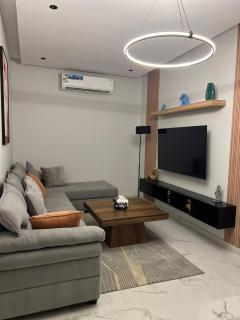 Luxury 2BR Apartment -Prime Area - 6