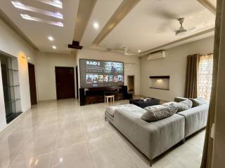 Premium Villa Feel Comfort & Class in Lahore - Lahore - 0