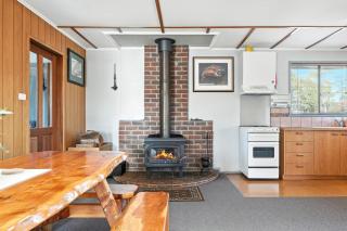Bull Tavern Cabin Cozy Lakeside Escape in Miena Tasmania - 0