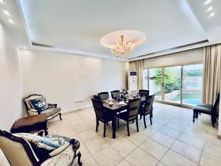 Luxury 4BHK Villa with Private Pool and Lagoon Views - Ras al Khaimah - 6