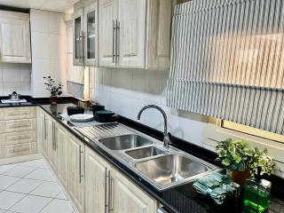 Luxury 4BHK Villa with Private Pool and Lagoon Views - Ras al Khaimah - 1