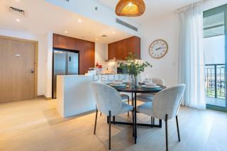 Urban Beachside 2BR with a Glimpse of Burj Khalifa, Near Jumeirah Beaches, Short Drive to Mercato Mall, La Sirene Building 4, Jumeirah by Deluxe Holiday Homes - 4