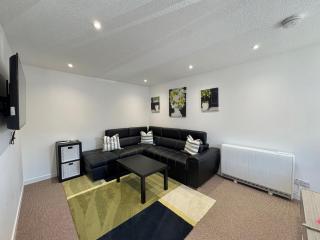 Elegant Apartment In City Centre - Inverness - 9