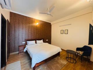 Hazel Town House By StayApart - New Delhi - 4