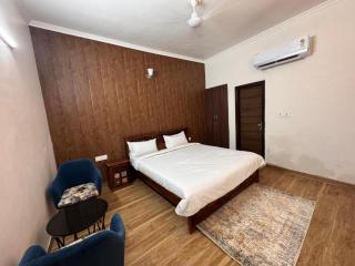 Hazel Town House By StayApart - New Delhi - 2