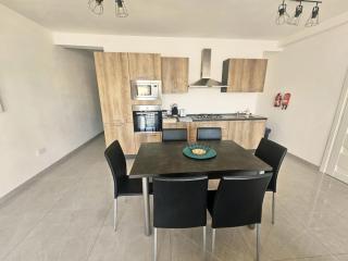 Central Sliema Comfort Room in Deluxe 2BR Apartment - 8