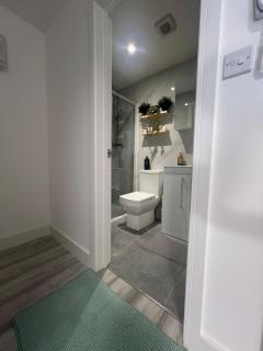 Double Room-2- in a great location-A newly apartment with 3 floors- 5 rooms-3 Bathroom-1 kitchen-1 terrace - 9