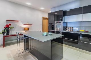Modern and spacious Seaview Apartment - 2