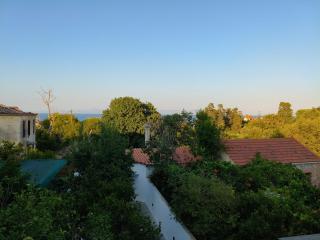 V House Cozy & Quiet Escape - 1