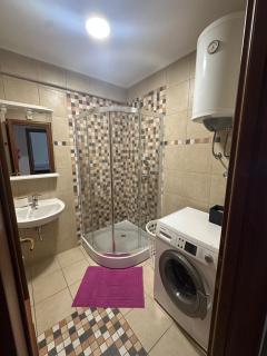 100m2 Apartment near Church - 3 bedrooms - 3 bathrooms - parking - Bijakovići - 5