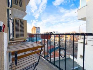 Spacious 3BR in the Center - Kitchen Smart TV's - 5