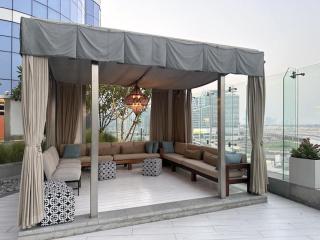 Luxurious paramount 2BR with Pool,Gym, Sauna & Bar 10 mins to Burj Khalifa - 1