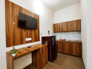 SYL HOTEL IV Four - Deluxe Rooms in Law Gate Phagwara - 3