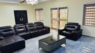 Sunlit Top Floor with Starlink Wi-Fi and Laundry Machine - Kumasi - 1