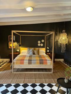 The Hanover Luxury Hotel - 9
