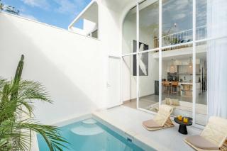 BRAND NEW 1 BR Chic Villa with Cinema - 6mins to Beach - 0