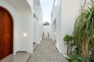 BRAND NEW 1 BR Chic Villa with Cinema - 6mins to Beach - 4