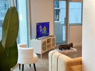 Chic Urban Stay with Balcony & Bathtub in Poblacion - Manille - 3