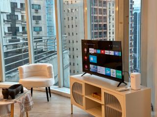 Chic Urban Stay with Balcony & Bathtub in Poblacion - Manille - 2