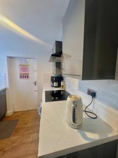Quiet spacious room in Salford-Samson PLAB - 2