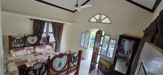 Retreat Beach Houz - 3