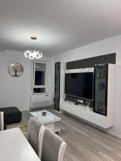 Bratti's Apartment Near Tirana Center And Mother Teresa International Airport - Laknas - 0