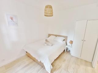 Appartement 2 pièces avec Balcon, Clim et Parking au Port de Hyères - 1