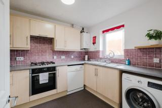 Modern & comfortable 3 bed house - 5