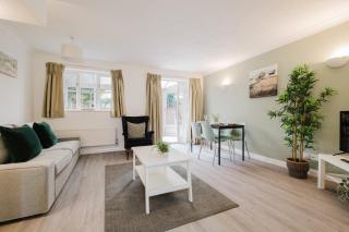 Modern & comfortable 3 bed house - 4