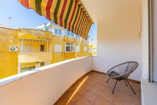 Sunny Balcony Stay Walk to Golem Beach - 9