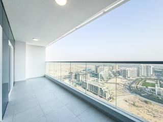 Superhost- 1BR Near Miracle Garden, Pool and Gym, Balcony Arjan - 5